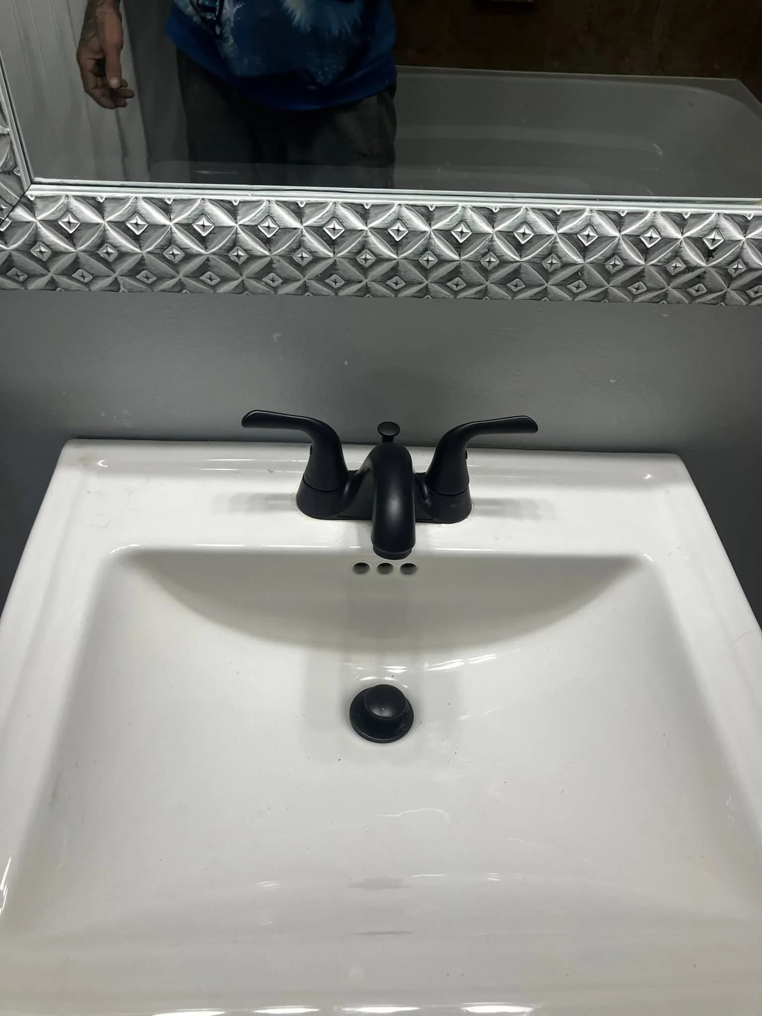 New bathroom sink and faucet