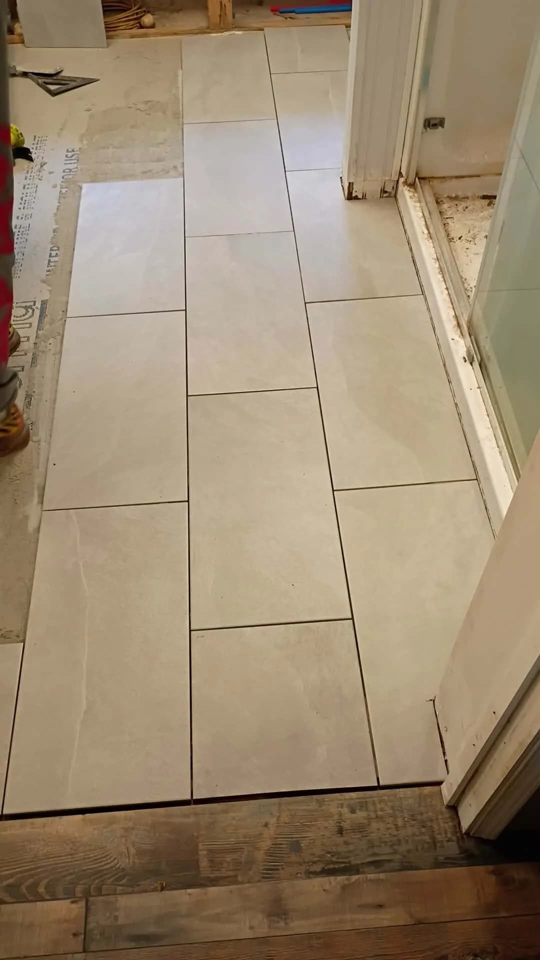 Large tile installation
